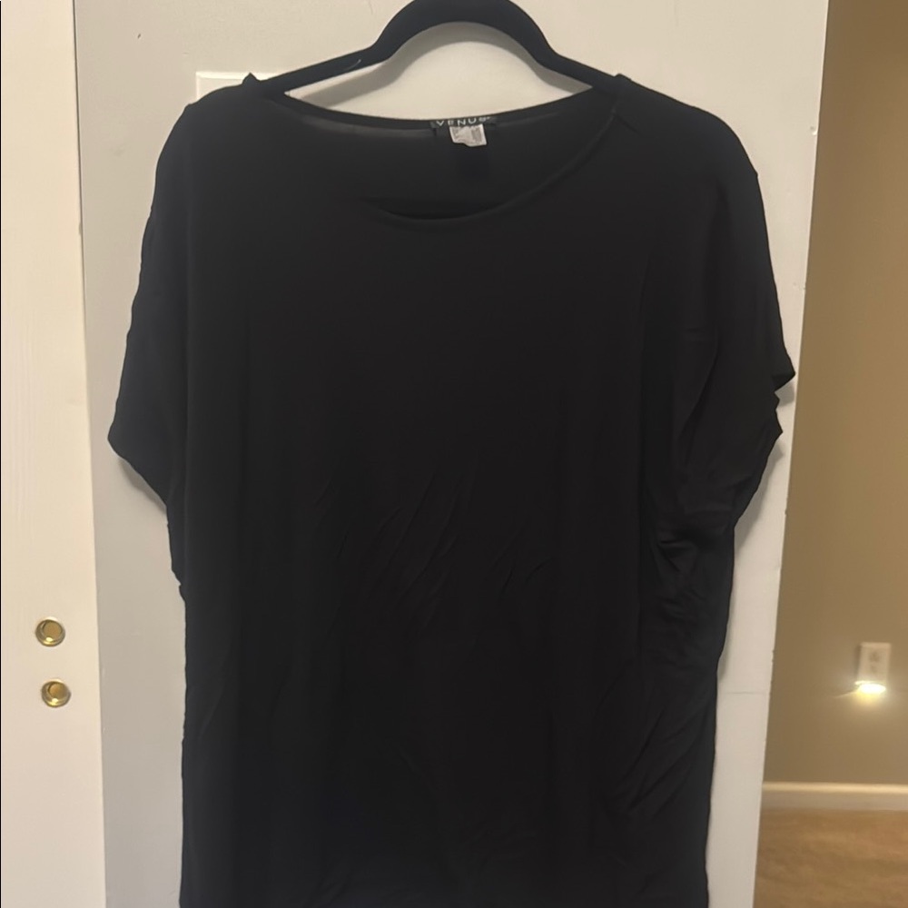 VENUS Classic Black Short Sleeve Top